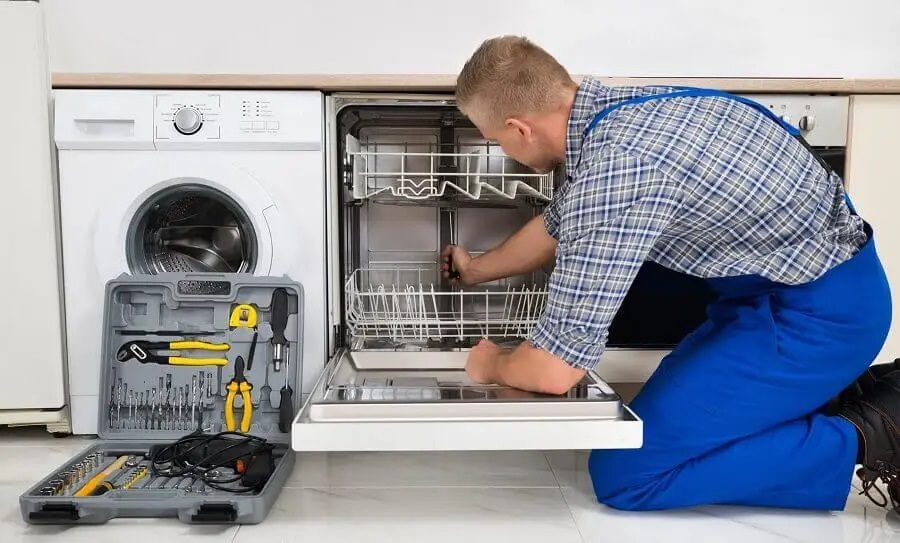 Taraklı Gorenje servisi teknisyen ekibi beyaz eşya tamiri yaparken